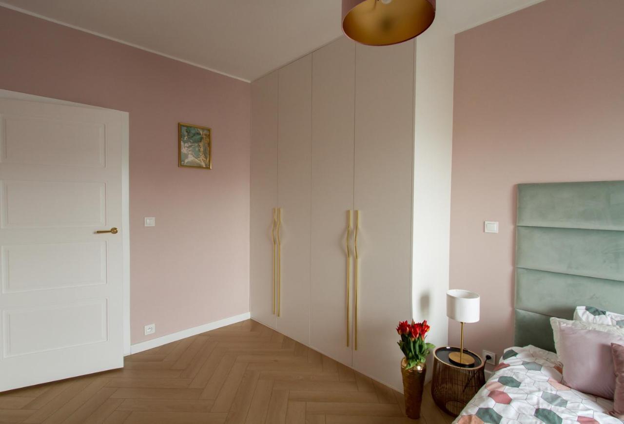 Nowy Apartment Przy Placu Szembeka Варшава Экстерьер фото